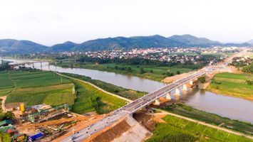 Quan tâm hỗ trợ kinh phí để khắc phục sạt lở cho các hộ dân ven bờ sông Vòng, thị xã Thái Hòa