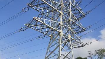 Sở Công thương trả lời cử tri xã Xá Lượng, huyện Tương Dương về việc đầu tư xây dựng thêm các cột điện xương cá dọc Khe Noòng