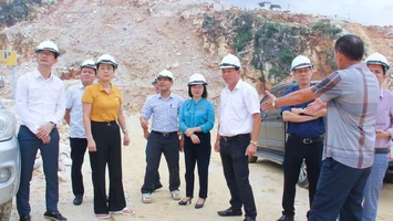 Đoàn đại biểu Quốc hội tỉnh khảo sát việc triển khai thực hiện Luật Khoáng sản tại một số doanh nghiệp tại huyện Quỳ Hợp