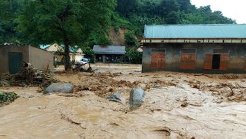 UBND tỉnh trả lời cử tri xã xã Chiêu Lưu, huyện Kỳ Sơn về việc khắc phục tình trạng thiếu đất ở và đảm bảo an toàn cho người dân trong mùa mưa lũ