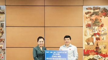 Đoàn ĐBQH tỉnh Lâm Đồng trao 2 tỷ đồng hỗ trợ Nghệ An khắc phục hậu quả bão số 10 và 11