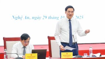Tích cực tháo gỡ khó khăn, vướng mắc trong công tác sắp xếp, bố trí cán bộ, công chức và trụ sở, tài sản công, các điều kiện làm việc để chính quyền địa phương cấp xã vận hành thông suốt, hiệu quả