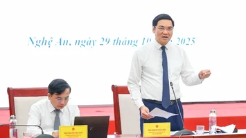 Tích cực tháo gỡ khó khăn, vướng mắc trong công tác sắp xếp, bố trí cán bộ, công chức và trụ sở, tài sản công, các điều kiện làm việc để chính quyền địa phương cấp xã vận hành thông suốt, hiệu quả