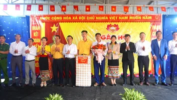 Đồng chí Lô Thị Kim Ngân - Trưởng Ban Dân tộc HĐND tỉnh dự Ngày hội Đại đoàn kết tại xã Châu Lộc