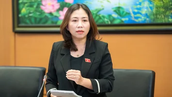 Đại biểu Hoàng Thị Thu Hiền (Đoàn ĐBQH tỉnh Nghệ An) đề xuất nhiều giải pháp nâng cao chất lượng dân số và bảo đảm cân bằng giới tính khi sinh