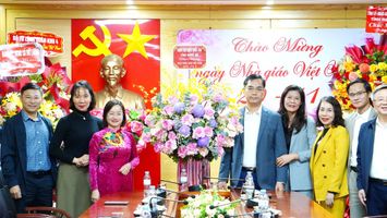 Đoàn đại biểu Quốc hội tỉnh Nghệ An chúc mừng Sở Giáo dục và Đào tạo nhân ngày Nhà giáo Việt Nam