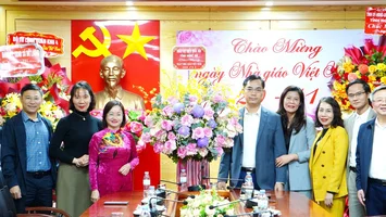Đoàn đại biểu Quốc hội tỉnh Nghệ An chúc mừng Sở Giáo dục và Đào tạo nhân ngày Nhà giáo Việt Nam