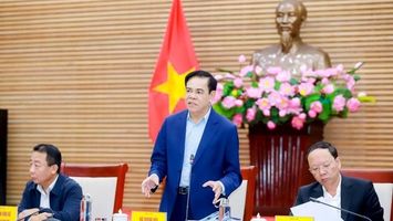Chủ tịch UBND tỉnh Nghệ An Võ Trọng Hải chủ trì phiên họp chuyên đề của UBND tỉnh