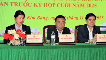 Ông Nguyễn Văn Đệ, Phó Chủ tịch UBND tỉnh tiếp xúc cử tri tại xã Kim Bảng