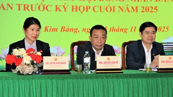 Ông Nguyễn Văn Đệ, Phó Chủ tịch UBND tỉnh tiếp xúc cử tri tại xã Kim Bảng