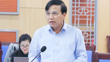 Phó Chủ tịch HĐND tỉnh Nguyễn Như Khôi đề nghị sớm khắc phục tình trạng ô tô đỗ tràn lòng, lề đường