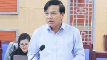 Phó Chủ tịch HĐND tỉnh Nguyễn Như Khôi đề nghị sớm khắc phục tình trạng ô tô đỗ tràn lòng, lề đường