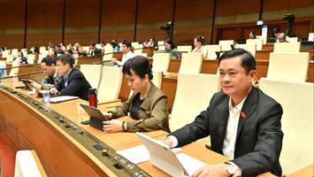 Quốc hội thảo luận chính sách giảm chi phí y tế, miễn viện phí cho người dân