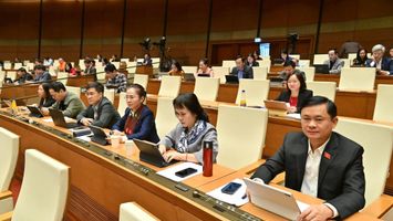 Đại biểu Quốc hội đoàn Nghệ An thảo luận về cơ chế, chính sách phát triển năng lượng và Luật Tòa án chuyên biệt