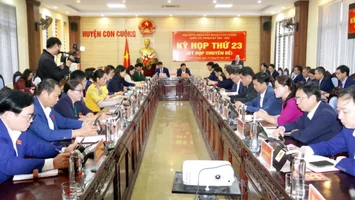 HĐND huyện Con Cuông thông qua Nghị quyết sắp xếp, tinh gọn tổ chức bộ máy khối chính quyền huyện
