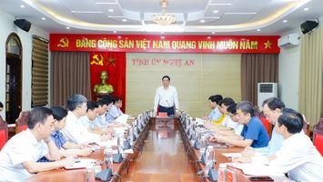 Thường trực Tỉnh ủy Nghệ An làm việc với các cơ quan tham mưu, giúp việc Tỉnh ủy