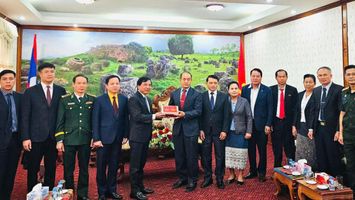 Lãnh đạo tỉnh Nghệ An thăm và chúc Tết Bunpimay tại tỉnh Xiêng Khoảng (Lào)