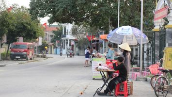 Thực phẩm “bẩn” bủa vây cổng trường: Ai sẽ bảo vệ học sinh?