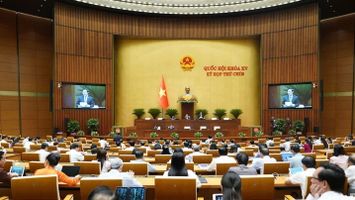 Quốc hội thảo luận ở hội trường về sửa đổi Hiến pháp năm 2013