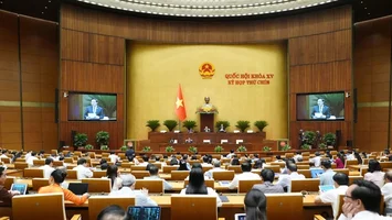 Quốc hội thảo luận ở hội trường về sửa đổi Hiến pháp năm 2013