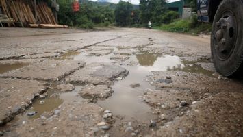 Khắc phục tình trạng ngập úng tuyến Quốc lộ 7, đoạn qua xã Tam Thái, huyện Tương Dương