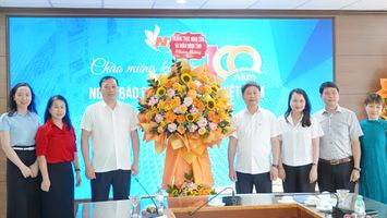 Thường trực HĐND tỉnh và Đoàn ĐBQH tỉnh chúc mừng Báo Nghệ An và Đài PT-TH Nghệ An nhân kỷ niệm 100 năm Ngày Báo chí cách mạng Việt Nam