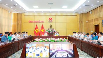 Thủ tướng: Không để chuyển đổi chính quyền địa phương ảnh hưởng đến xóa nhà tạm, dự án giao thông, giải ngân đầu tư công