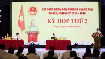 Đồng chí Thái Thị An Chung, Ủy viên BCH Đảng bộ tỉnh, Phó Trưởng Đoàn đại biểu Quốc hội tỉnh dự  Kỳ họp thứ 2, HĐND phường Hoàng Mai