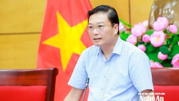 Chủ tịch UBND tỉnh Nghệ An họp khẩn với 130 xã, phường triển khai ứng phó với bão số 5