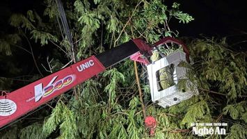 Lãnh đạo Công ty Điện lực Nghệ An thông tin tiến độ cấp điện trở lại