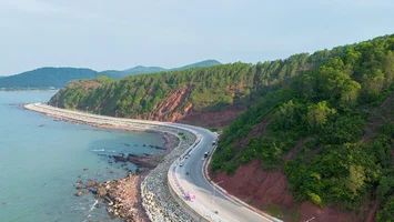 Cử tri xã Hải Lộc kiến nghị sớm bồi thường thiệt hại do thi công đường ven biển