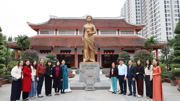 Đoàn đại biểu Quốc hội tỉnh Quảng Ngãi dâng hoa, dâng hương tưởng niệm đồng chí Nguyễn Thị Minh Khai