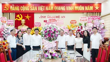 Thường trực HĐND tỉnh và Đoàn ĐBQH tỉnh chúc mừng ngày truyền thống Ban Tổ chức, Ủy ban Kiểm tra và Văn phòng Tỉnh ủy