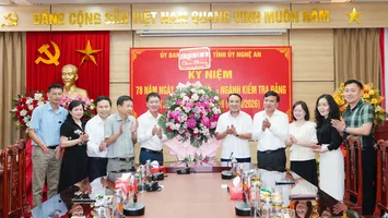 Thường trực HĐND tỉnh và Đoàn ĐBQH tỉnh chúc mừng ngày truyền thống Ban Tổ chức, Ủy ban Kiểm tra và Văn phòng Tỉnh ủy