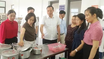 Giám sát hoạt động của các trường sau sắp xếp và công tác bán trú tại xã Quan Thành