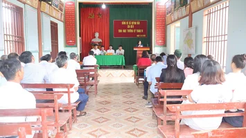 Đồng chí Thái Thị An Chung dự sinh hoạt Chi bộ 9, xã Quỳnh Văn