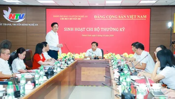 Phó Bí thư Thường trực Tỉnh ủy Hoàng Nghĩa Hiếu dự sinh hoạt chi bộ tại Đảng bộ Báo và phát thanh, truyền hình Nghệ An