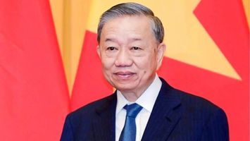 VỮNG BƯỚC DƯỚI CỜ ĐẢNG