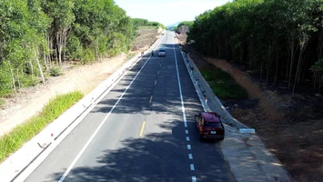 Cử tri xã Trung Lộc phản ánh tình trạng tập kết vật liệu xây dựng trên đường N5 gây mất an toàn giao thông