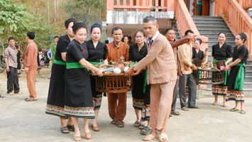 Chăm phtrơng – Tờ lịch bằng âm thanh hay một tiếng sấm hiền