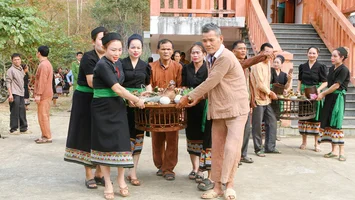 Chăm phtrơng – Tờ lịch bằng âm thanh hay một tiếng sấm hiền