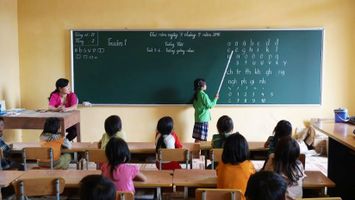 Quan tâm thu hút giáo viên giỏi, sinh viên xuất sắc về giảng dạy tại vùng khó khăn
