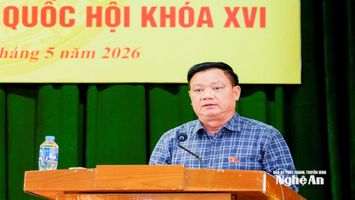 Giám đốc Học viện Chính trị Quốc gia Hồ Chí Minh và Bí thư Tỉnh ủy Nghệ An tiếp xúc cử tri xã Hưng Nguyên