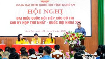 Giám đốc Học viện Chính trị Quốc gia Hồ Chí Minh và Bí thư Tỉnh ủy Nghệ An tiếp xúc cử tri phường Vinh Lộc