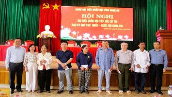 Đại biểu Quốc hội tiếp xúc với cử tri xã Quỳnh Lưu