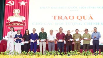 Đại biểu Quốc hội tiếp xúc với cử tri xã Yên Thành