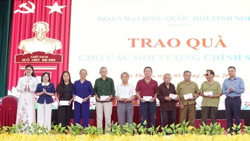 Đại biểu Quốc hội tiếp xúc với cử tri xã Yên Thành
