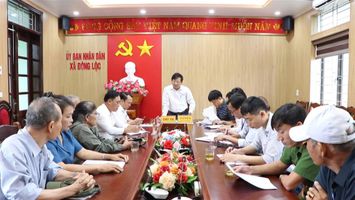 Đồng chí Dương Đình Chỉnh, Phó Chủ tịch Thường trực HĐND tỉnh tham dự phiên tiếp công dân tại xã Đông Lộc