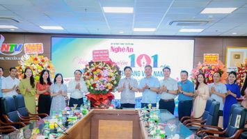 Thường trực HĐND tỉnh và Đoàn ĐBQH tỉnh chúc mừng Báo và Phát thanh, tuyền hình Nghệ An nhân Ngày Báo chí cách mạng Việt Nam