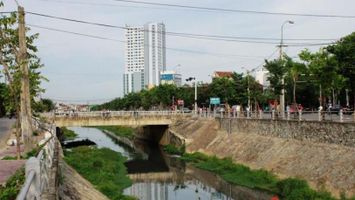 Tăng cường thu gom, xử lý nước thải nhằm khắc phục ô nhiễm tại cầu Kênh Bắc